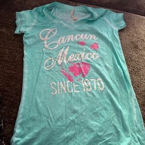 Cancun Mexico T-shirt . Size medium . Never worn .
